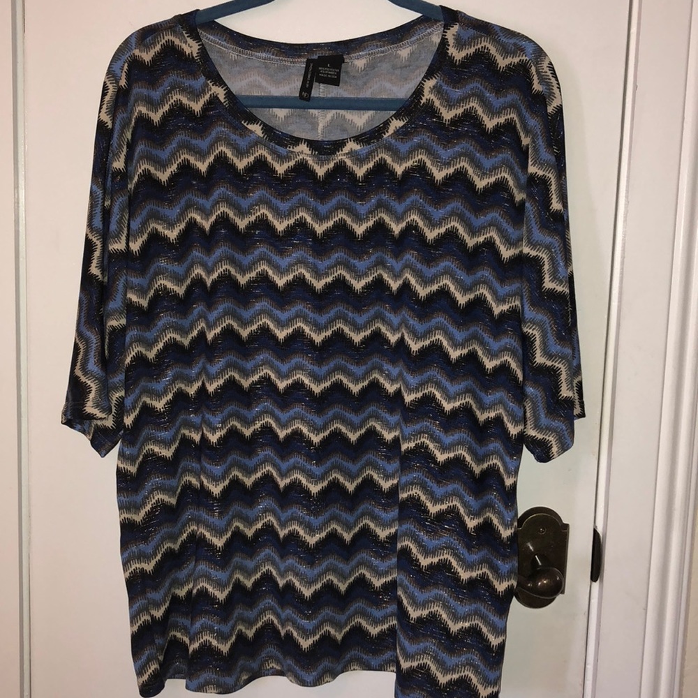 New Direction size Lg short sleeved top - Picture 1 of 5